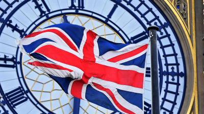 Englands flagga framför Big Ben i London.