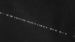 60 kirkasta satelliittia suuntaa taas avaruuteen – onko yötaivaasta tulossa  vipeltävien valopisteiden ilotulitusta? | Tiede 