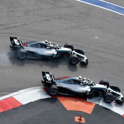 Duell mellan Mercedes-förarna i formel 1.