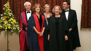 Moira von Wright i Cambridge 2007. Längst till vänster syns professor David Bridges, dåvarande chef för the Von Hügel Institute vid St Edmund’s College i Cambridge. Vegas sommarprtare 2019 Moira von Wright poserar i Cambridge 2007. Längst till vänster syns professor David Bridges, dåvarande chef för the Von Hügel Institute vid St Edmund’s College i Cambridge.