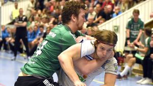 Önnereds grönklädda herrlag kvalar som bäst till Elitserien mot Aranäs och är en seger ifrån avancemang till högsta serienivå. Önnered mot Aranäs, svenska handbollsligakvalet, våren 2017.