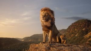 Titta Simba, allt som solen rör vid är vårt kungarike. På bilden lejonkungen Mufasa och hans son Simba.