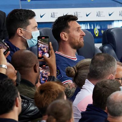 Lionel Messi på bänken i PSG.