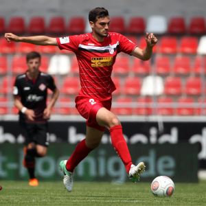 Charalampos Chantzopoulos spelade ligafotboll i Tyskland så sent som i maj. Charalampos Chantzopoulos spelade ligafotboll i Tyskland så sent som i maj.