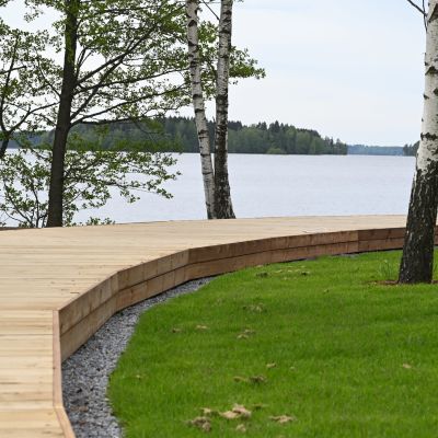 Husen på bostadsmässan 2021 ligger vid Lojo sjö med fin utsikt.