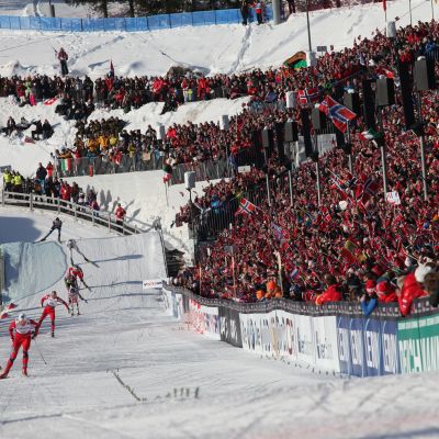 Holmenkollens skidtävlingar lockar varje år storpublik i Oslo, så också i år.