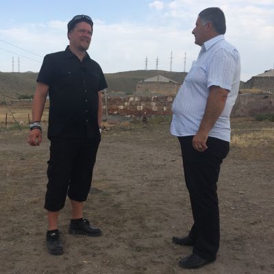 Ville Haapalo vierailee armenialaisessa jesidikylässä