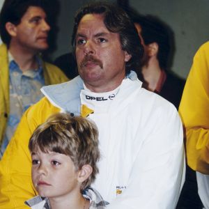 Den finländska formel 1-pionjären Keke Rosberg fick 34 år efter sin seger se sonen Nico (med tysk licens) upprepa bedriften. Keke och Nico Rosberg, 1994.
