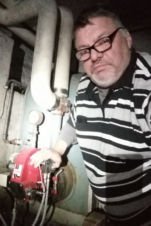 Pauli Anttila byter från oljevärme till luft-vatten-värme. Pauli Anttila ska byta oljepannan mot luft-vatten-värmepump