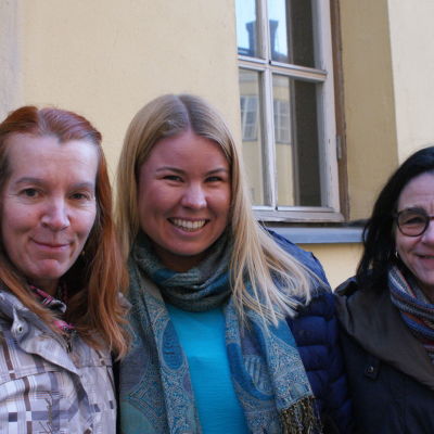 Tove Skrifvars, Linda Bäckman och Bianca Gräsbäck upplever Aurorakören som en ypperlig plats för att lära sig umgås och samarbeta med olika sorters människor. Sångarglädjen och kärleken till musiken förenar.