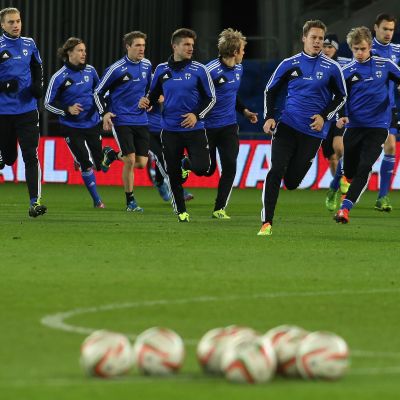 Huuhkajat treenaa.