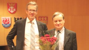 Patrik Nygrén och Folke Öhman. Patrik Nygrén tar över som stadsdirektör efter Folke Öhman