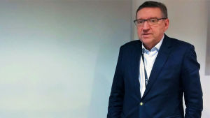 Arcadas långvarige rektor Henrik Wolff ser en positiv trend för svenskan men varnar för att trenden kan vara bräcklig. Arcadas rektor Henrik Wolff