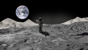astronautti huiskuttaa kameralle kuun pinnalla