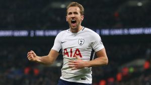Harry Kane leder skytteligan på tjugo fullträffar. Harry Kane jublar.