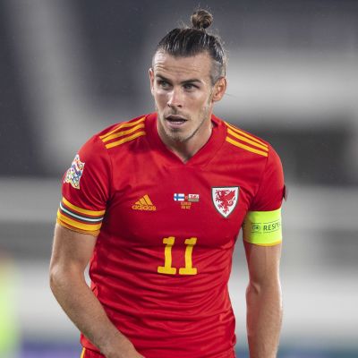 Gareth Bale Walesin maajoukkueen paidassa.