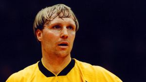 Mikael Källman spelade många säsonger i Tyskland. Mikael Källman i en match i Bundesligan hösten 1998.