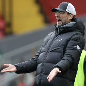 Liverpools tränare Jürgen Klopp har en hel del att fundera på. Liverpools tränare Jürgen Klopp under matchen mot Fulham.