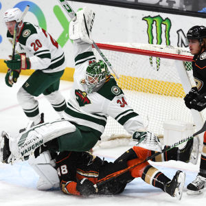 Anaheims Isac Lundeström landade under Kaapo Kähkönen. Anaheims Isac Lundeström landade under Kaapo Kähkönen.