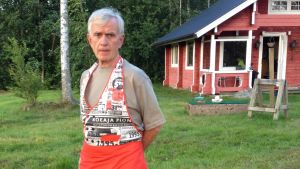 Gissningsleken fortsätter: Vem är det som lagar mat i huset Silfverberg? Kaje Silfverberg