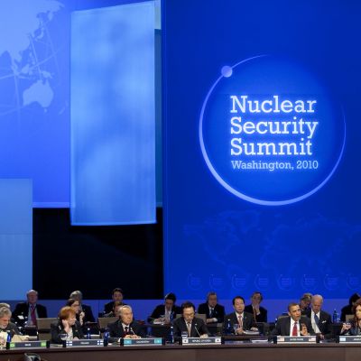 Kokousedustajia ensimmäisessä Obaman aloitteesta järjestetysasä ydinturvallisuushuippukokouksessa huhtikuussa 2010.