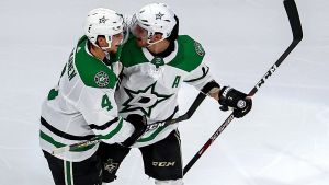 Miro Heiskanen och John Klingberg anförde Dallas backbesättning. Miro Heiskanen och John Klingberg i Dallas.