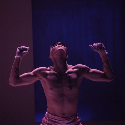 Helsingin Kaupunginteatteri – Bonfire: The Wandering Bands Of Storytelling Sapiens – Kuvassa Justus Pienmunne – Kuva © Henriikka Koskenniemi