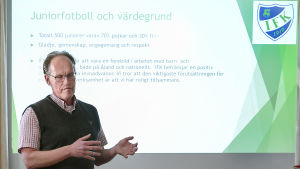 Dan Mikkola. IFK Mariehamns ordförande Dan Mikkola lägger ut texten i samband med presskonferens 12 maj 2020.