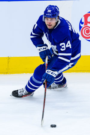 I NHL:s poängliga är Auston Matthews fyra med sina 25 poäng. Ledaren Connor McDavid i Edmonton har 32 poäng. Auston Matthews i Toronto.