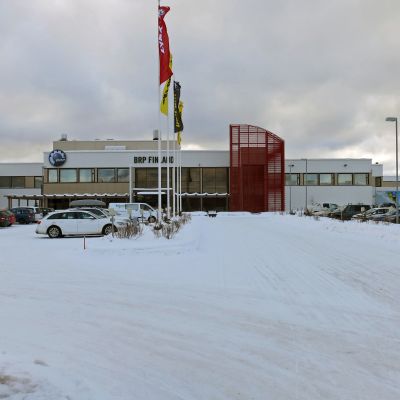 BRP:n Rovaniemen moottorikelkkatehdas.
