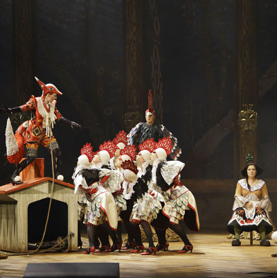 scen ur operan Den listiga lilla räven