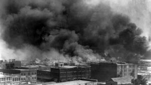 Brinnande svarta kvarter i Tulsa den 1 juni 1921. Bränder i Tusla under raskravallerna 1921.