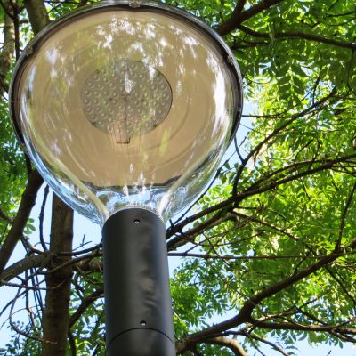 Stadsparken i Borgå har fått modern led-belysning