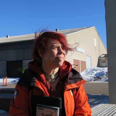 Kuvassa puuveneilijä Tiina Saavalainen vuonna 2019.