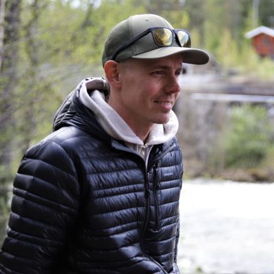 Jasper Pääkkönen Lahnasenkosken padolla