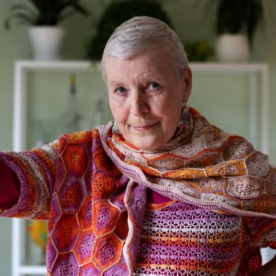 Tarja Helanen on kuvassa.