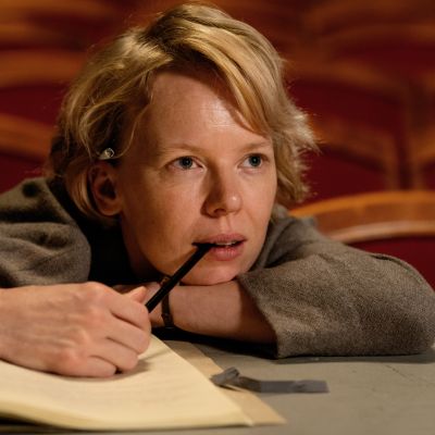 Alma Pöysti tekee herkkävireisen roolin nuorena Tove Janssonina.