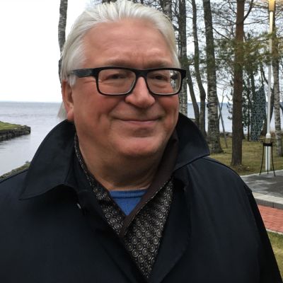 Joensuulainen kauppaneuvos Kyösti Kakkonen uskoo, että kullan hinnannousu auttaa kaivoksen avaamiseen uudelleen Ilomantsissa.