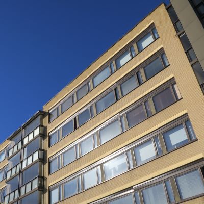 Yhä useamman nuoren haaveissa siintää oma koti, mutta unelman toteuttaminen varsinkin pääkaupunkiseudulla on haastavaa.