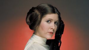 Prinsessan Leia håller i ett vapen, reklambild från filmen A New Hope 1977.
