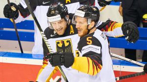Leon Draisaitl och Korbinian Holzer är två av det tyska lagets fyra NHL-spelare. Leon Draisaitl och Korbinian Holzer är två av det tyska lagets fyra NHL-spelare.