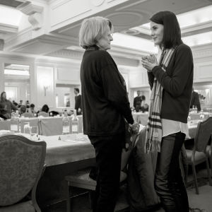 Maggie Smith (Violet Crawley) ja Michelle Dockery (Lady Mary) 6. kauden ensimmäisissä lukuharjoituksissa