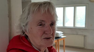 Leende kvinna
