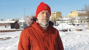 De grönas fullmäktigeledamot Teemu Köppä tycker att Poker Run gått över styr på flera plan. Man utomhus