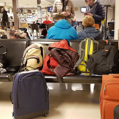 Matkustajia Lappeenrannan lentokentällä