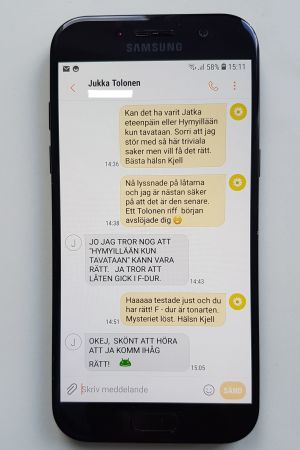Vår konversation om vilken låt som var den första skiva som Jukka Tolonen medverkade på. Då var han med i Arto Sotavaltas band. Ett sms från Jukka Tolonen där han bekräftar att en låt han spelade in 1967 går i F-dur.