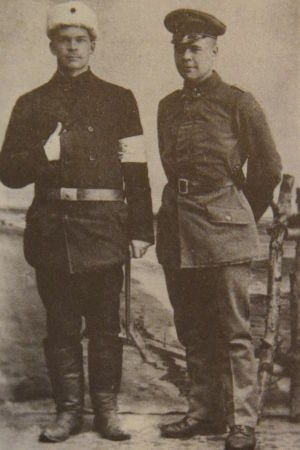 Birger Lemberg (t.h.) tillsammans med sin bror Runar efter att han stigit i land i Vasa i slutet av februari 1918 Birger Lemberg (t.h.) tillsammans med sin bror Runar i Vasa i lutet av februari 1918
