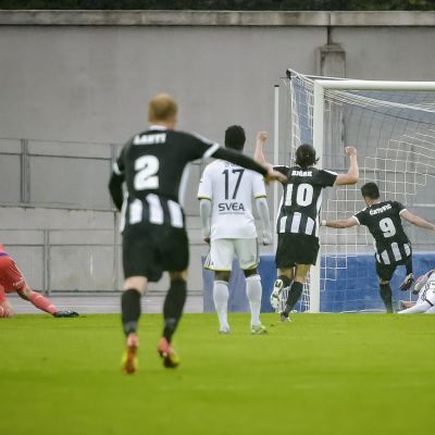 Admir Catovic gör 1-0 för VPS mot AIK i EL-kvalet, 2.7.2015.
