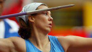 Mikaela Ingberg vann tre mästerskapsmedaljer under sin karriär. Mikaela Ingberg med spjutet i högsta hugg.