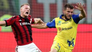 Perparim Hetemaj, i Chievo sen 2008. Ignazio Abate kämpar med Perparim Hetemaj.